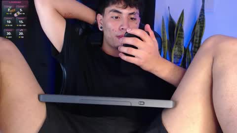Snapshot of liam_ruiz_ chatting on October 22, 4:59 am Liam online show from October 22, 4:59 am