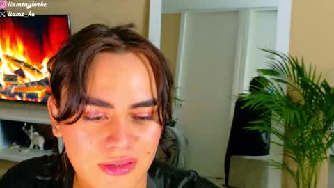 Snapshot of liamtaylor_ chatting on October 23, 4:58 am Tell me Liam online show from October 23, 4:58 am
