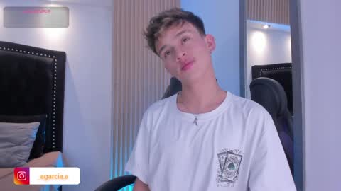 liam online show from April 17, 4:04 am