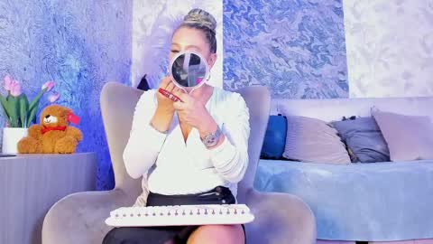 Lian online show from March 31, 7:36 pm