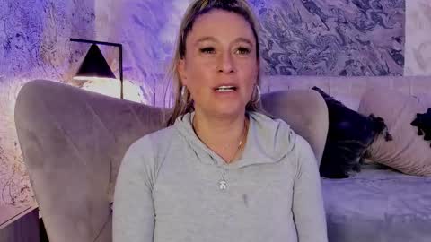 Lian online show from March 18, 8:37 pm