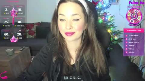 LiaQuinn online show from December 17, 3:30 pm