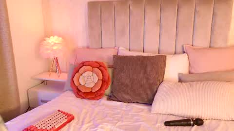 Liora online show from July 1, 10:29 pm