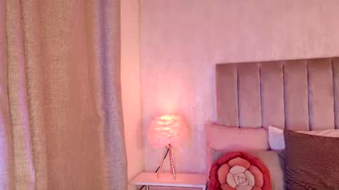 Liora online show from July 18, 1:40 am