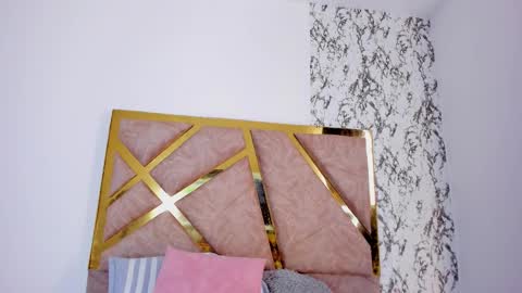 liaross online show from January 15, 6:39 pm