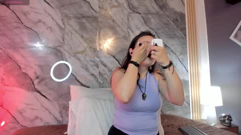 Lia Tompson online show from November 3, 8:32 pm