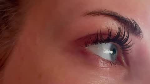 its my birthday today so im offline  but id be so happy if you felt like sending me a birthday love while im away  online show from February 10, 12:52 pm