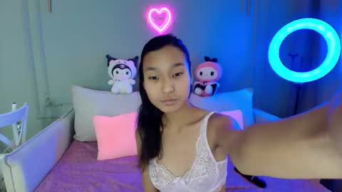 Lihn Pham online show from December 4, 3:39 am