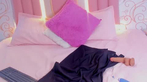 Snapshot of liily_hot chatting on February 9, 5:08 am LIILY online show from February 9, 5:08 am