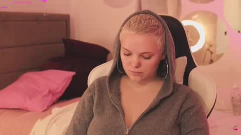 likaaberry online show from January 17, 12:25 pm