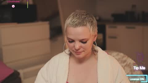 likaaberry online show from November 8, 7:22 am