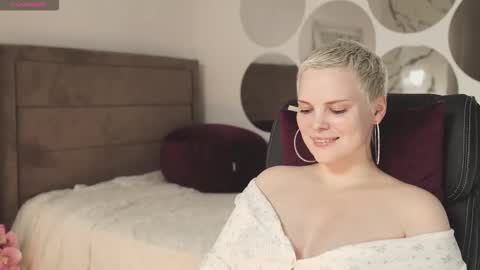 likaaberry online show from September 21, 4:22 pm