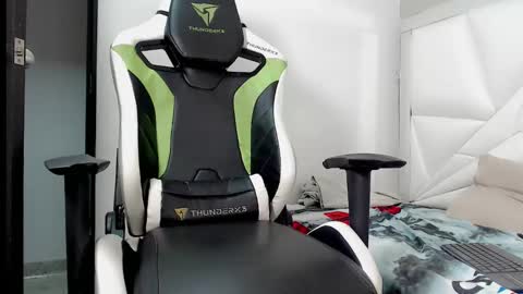 LIAM online show from December 18, 4:52 am