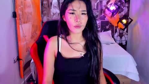 Snapshot of lil_cey chatting on October 25, 8:09 pm Lili Cey online show from October 25, 8:09 pm