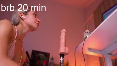 Snapshot of lil_eva chatting on February 18, 4:36 pm All my link in bio  sign up to support me        online show from February 18, 4:36 pm