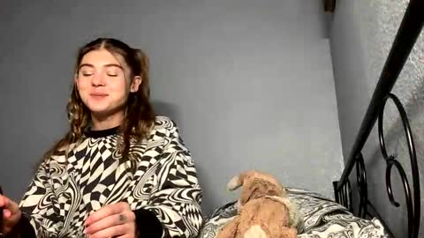 Snapshot of lil_luca chatting on October 20, 2:16 am lil_luca online show from October 20, 2:16 am