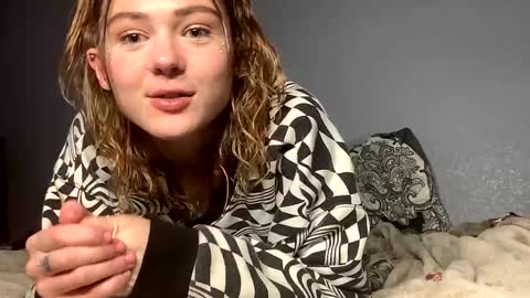 Snapshot of lil_luca chatting on October 22, 2:37 am lil_luca online show from October 22, 2:37 am