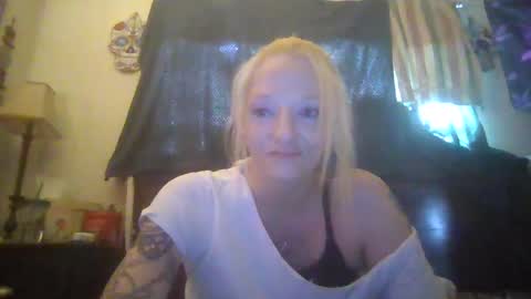 Snapshot of lilbit4u chatting on February 20, 9:42 pm lilbit4u online show from February 20, 9:42 pm