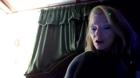 Snapshot of lilbit4u chatting on December 16, 4:02 am lilbit4u online show from December 16, 4:02 am
