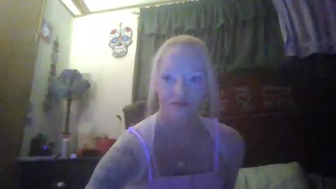 Snapshot of lilbit4u chatting on February 25, 12:47 am lilbit4u online show from February 25, 12:47 am