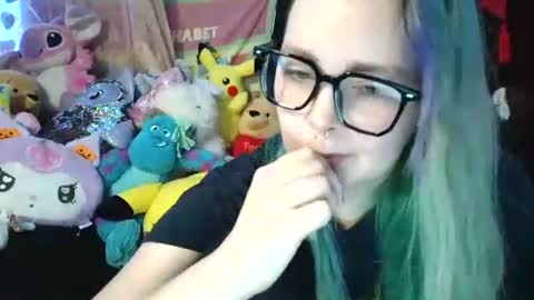 Snapshot of lilemmy1999 chatting on December 18, 5:00 pm emily ryanson online show from December 18, 5:00 pm