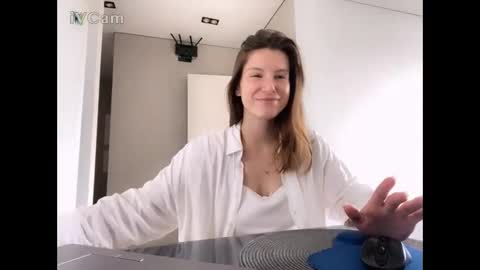 Snapshot of lili_2905 chatting on September 24, 9:05 am lili_2905 online show from September 24, 9:05 am