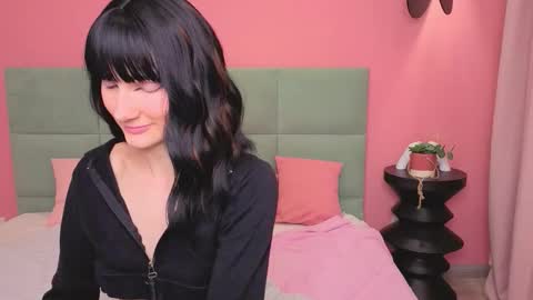 Lilli  follow me kiss online show from March 19, 9:15 am