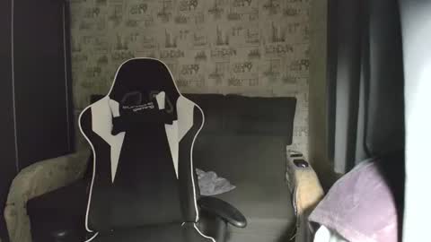 liliawoolf online show from December 19, 5:03 am