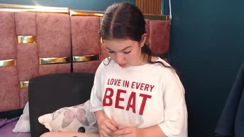 lilimini online show from April 14, 8:01 pm