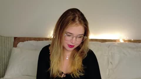 Lilith Bonheur online show from February 1, 2:58 pm