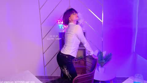 LILITH 200 LIKES   Thursday Clown Costume M online show from November 21, 9:02 pm