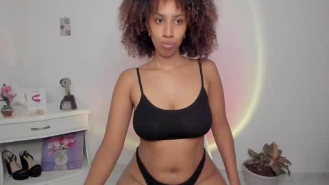 Snapshot of lilith_vision chatting on February 25, 7:20 am Alejandra  online show from February 25, 7:20 am