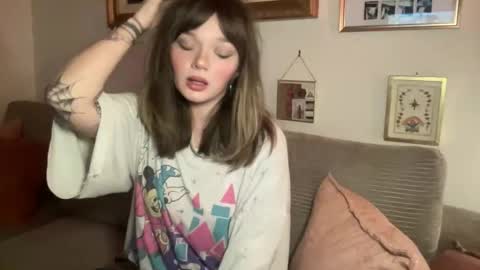 lilldaddysgirl online show from February 6, 1:53 am