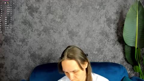 Snapshot of lillian_white1 chatting on February 24, 7:00 am lillian_white1 online show from February 24, 7:00 am