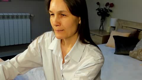 Snapshot of lillian_white1 chatting on February 8, 7:04 am lillian_white1 online show from February 8, 7:04 am