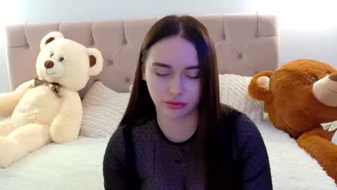 Snapshot of lilliana_moon chatting on October 18, 9:24 am lilliana_moon online show from October 18, 9:24 am