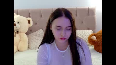Snapshot of lilliana_moon chatting on September 20, 9:23 am lilliana_moon online show from September 20, 9:23 am