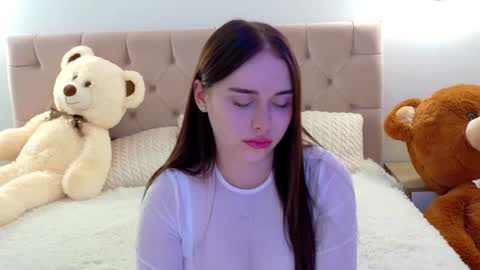 Snapshot of lilliana_moon chatting on October 3, 9:06 am lilliana_moon online show from October 3, 9:06 am