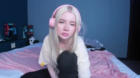 lillie_berry online show from May 22, 5:58 am