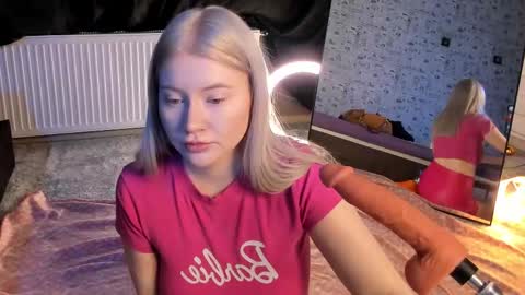 lillie_berry online show from January 13, 4:42 am