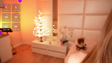 Lilly Colins online show from March 15, 7:50 pm