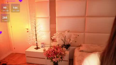 Lilly Colins online show from June 11, 8:40 pm