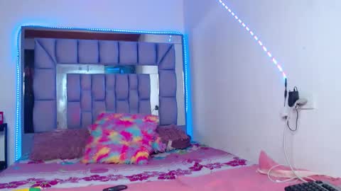 Snapshot of lilly_jackson chatting on September 29, 10:20 pm Queen Qos.  online show from September 29, 10:20 pm