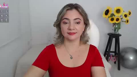 Snapshot of lilly_milf chatting on September 9, 1:44 pm Lilly online show from September 9, 1:44 pm