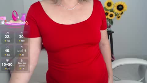 Snapshot of lilly_milf chatting on October 8, 4:13 pm Lilly online show from October 8, 4:13 pm