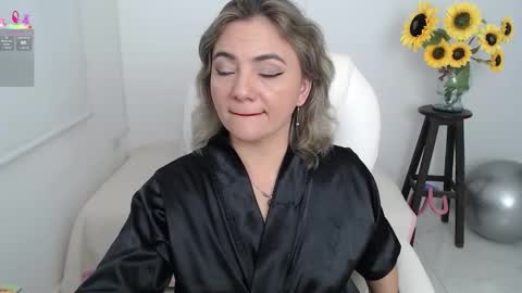 Snapshot of lilly_milf chatting on September 11, 2:07 pm Lilly online show from September 11, 2:07 pm