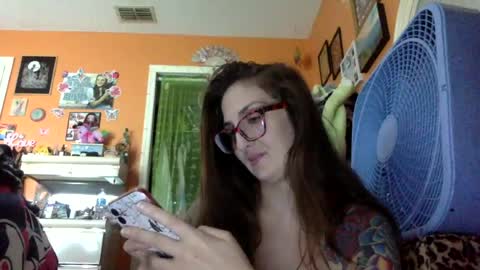 hi guys im back on here 3 online show from July 15, 9:08 pm