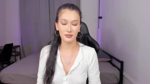 Lilly online show from June 8, 5:03 pm