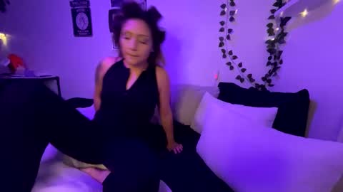 Snapshot of lilnikkicreampuff chatting on January 21, 4:10 am lilnikkicreampuff online show from January 21, 4:10 am