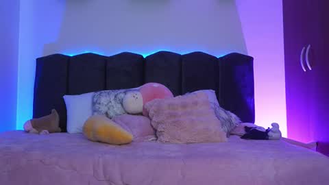 Lilou online show from March 17, 1:05 pm